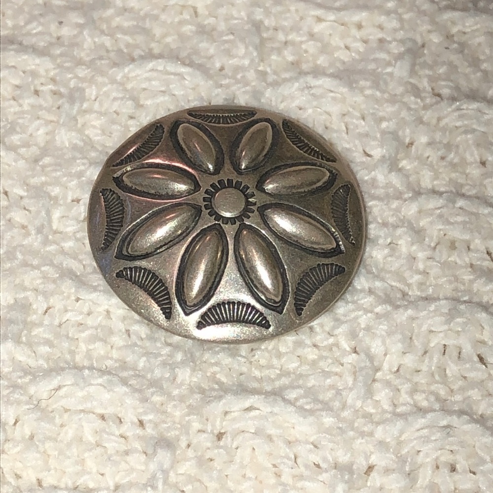 BUTTON COVER Silver flower concho 1.25”